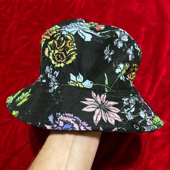 Empyre Accessories - Adult Reversible Bucket Hat! Wore Once Perfect Condition Super Cute! ❤️❤️❤️
